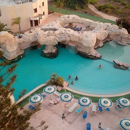 Отель Beau Rivage Ларнака
